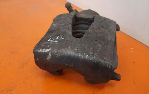 Volkswagen Golf IV Front brake caliper