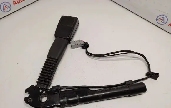 BMW 1 E81 E87 Front seatbelt buckle 7126295 72117126295 72119119541