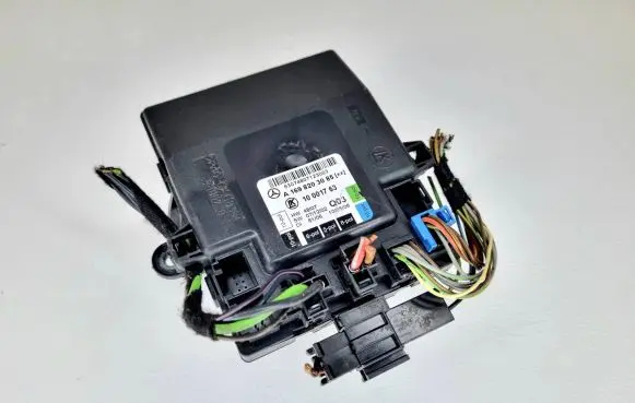 Mercedes-Benz B W245 Door control unit/module 10001763 A1698203085