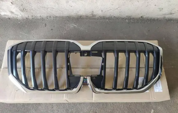 BMW 2 Active Tourer U06 Front bumper upper radiator grill 8737189 007WS2L0