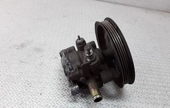 Mitsubishi Carisma Power steering pump