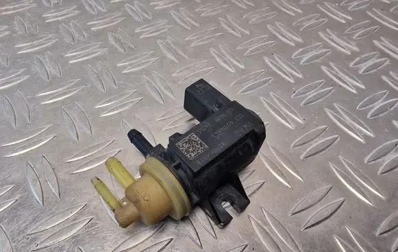 Volkswagen PASSAT B8 Brake central valve 04L131051F