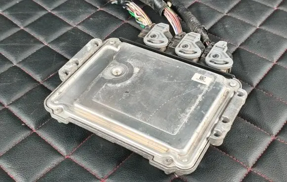 Renault Trafic II (X83) Engine control unit/module 0281017065 8201105714 8200935115