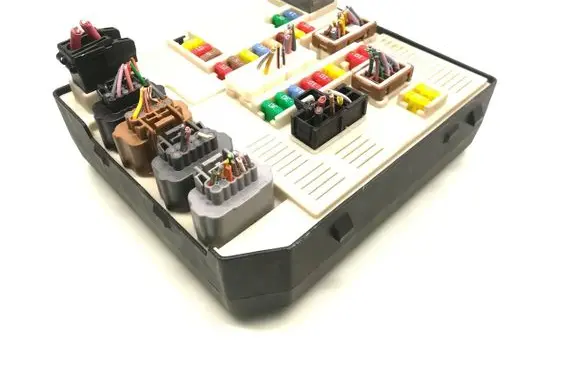 Renault Megane II Fuse module 284B60008R 519339311