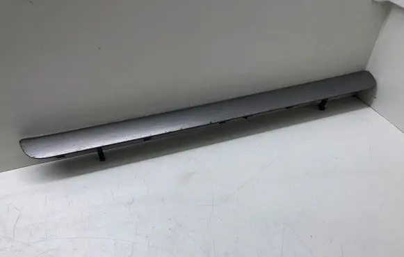Dashboard glove box trim