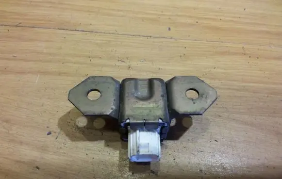 Mitsubishi Outlander Airbag deployment crash/impact sensor MR587733