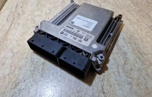 BMW 3 E90 E91 Engine control unit/module 7798180