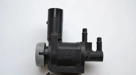 Audi A5 Sportback 8TA Turbo solenoid valve 1K0906283A