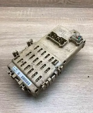 Subaru Forester SF Fuse module JB200400 000807