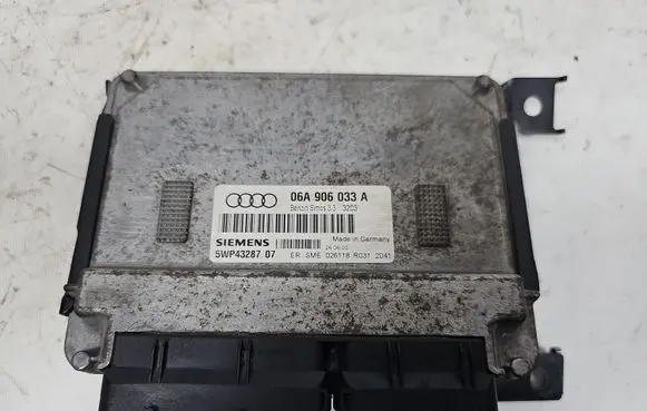 Audi A3 S3 8L Engine control unit/module 06A906033A 5WP4328707