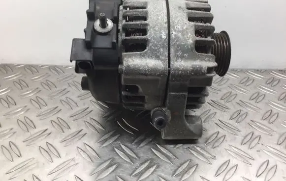 BMW 3 E90 E91 Generator/alternator 7805432 2605773B