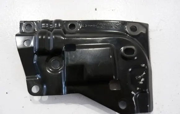 Volkswagen PASSAT B8 Other engine bay part 1740019A