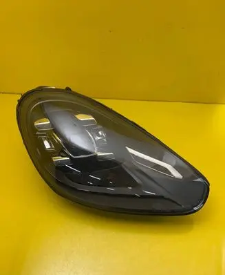 Porsche Cayenne (9Y0 9Y3) Headlight/headlamp 7P5941774H