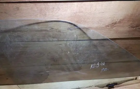 Honda Civic Front door window glass four-door