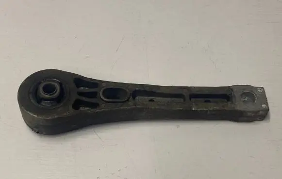 Volkswagen PASSAT B6 Engine mount bracket 3C0199855A