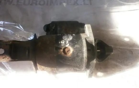 Mazda 121 Starter motor m3t33081