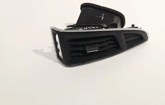 Ford Focus Dashboard side air vent grill/cover trim