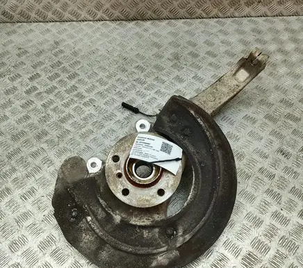 BMW X7 G07 Front wheel hub 6876656