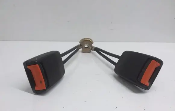 Volkswagen PASSAT B4 Rear seatbelt buckle 357857739D