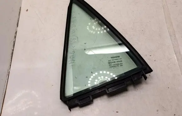 Toyota Auris 150 Rear vent window glass 6812402170 6818902090