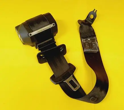 Rear seatbelt