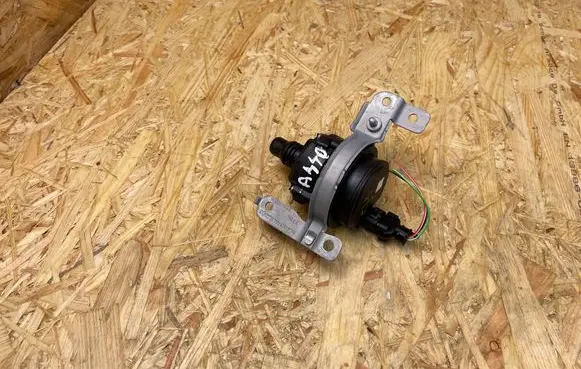 Mercedes-Benz C W205 Electric auxiliary coolant/water pump a0005003600