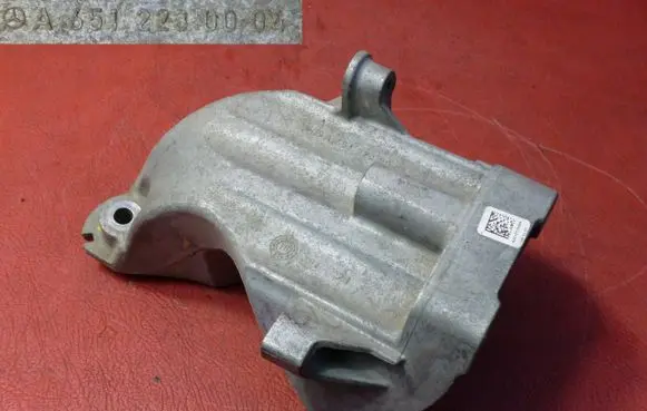Mercedes-Benz C W204 Engine mounting bracket A6512230004