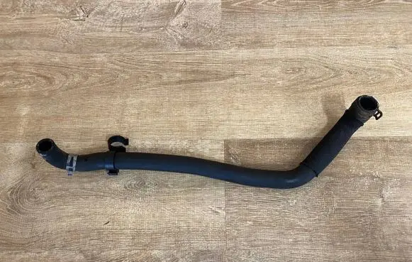 Land Rover Discovery 5 Engine coolant pipe/hose FPLA-7752-CC