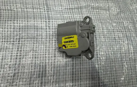 Hyundai Tucson TL A/C air flow flap actuator/motor D267-NFFLA01