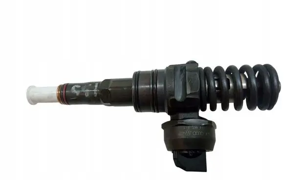 Volkswagen PASSAT B6 Fuel injector 038130073AG