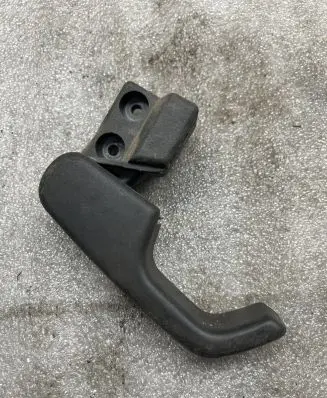 Volkswagen PASSAT B4 Engine bonnet (hood) release handle 357823533