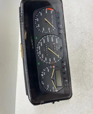 Volkswagen PASSAT B3 Speedometer (instrument cluster) 357919059BA 84535238 E11141060