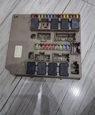 Renault Clio I Fuse box set 674660a