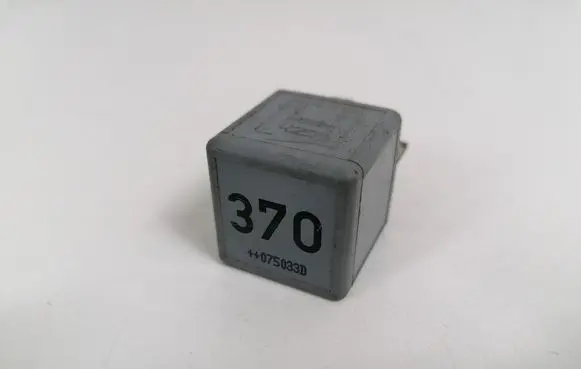 Skoda Superb B6 (3T) Other relay 8D0951253