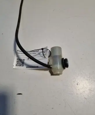 Mitsubishi Pajero Windscreen/windshield washer pump