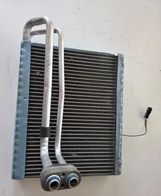 KIA Sorento A/C cooling radiator (condenser)