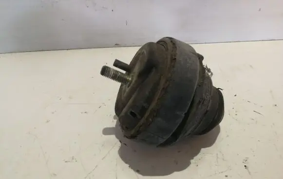 Volvo V70 Engine mount bracket 6801722