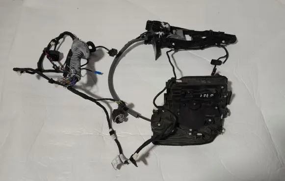 BMW X5 F15 AdBlue liquid reservoir 7304804