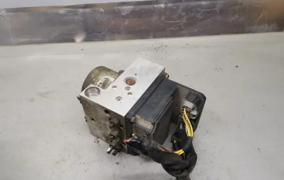 Nissan X-Trail T30 ABS Pump 47600AR005 3215EQ224 J3211DC