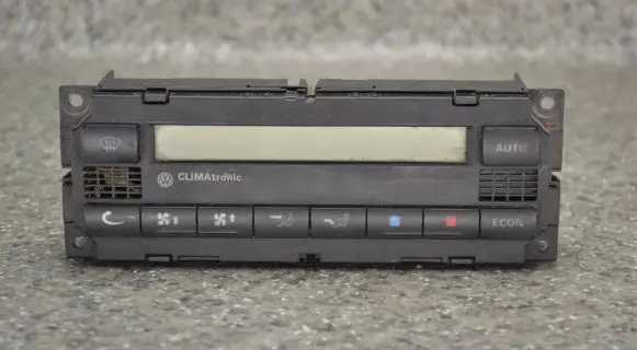 Volkswagen Golf IV Climate control unit