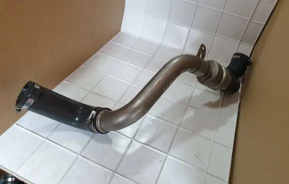 Intercooler hose/pipe
