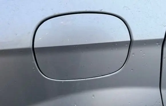 Ford Mondeo MK IV Fuel tank cap trim 