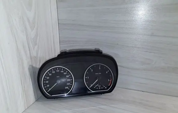 BMW 1 E81 E87 Speedometer (instrument cluster) 102495262 9122591