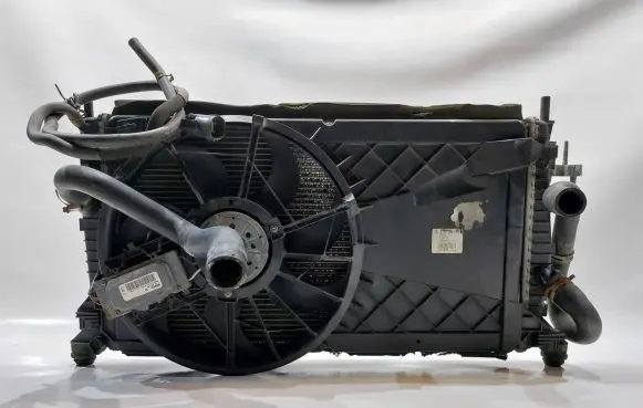 Ford Focus Coolant radiator 3M5H-8C607-RE