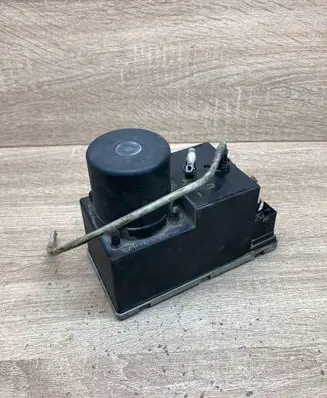 Audi A3 S3 8L Central locking vacuum pump 8L0862257H