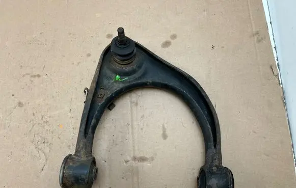 Toyota Tundra II Front lower control arm/wishbone 
