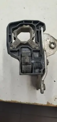 BMW 5 GT F07 Radiator mount bracket 7575248