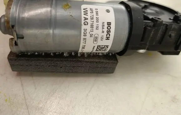 Volkswagen Tiguan Sunroof motor/actuator 3G9877795J