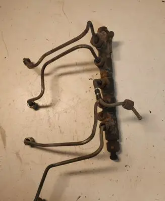 Toyota Avensis T220 Fuel main line pipe 8945812010