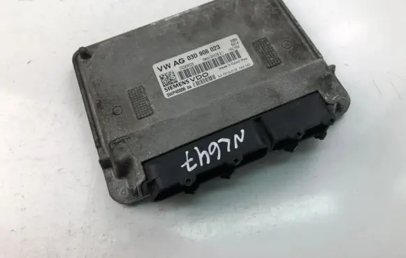 Skoda Fabia Mk2 (5J) Engine control unit/module ECU 03D906023